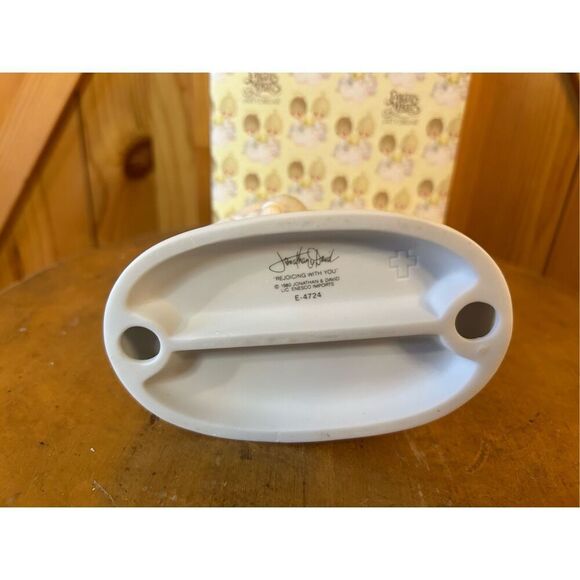 Precious Moments Figurine Rejoicing With You (8420) - Picture 6 of 7